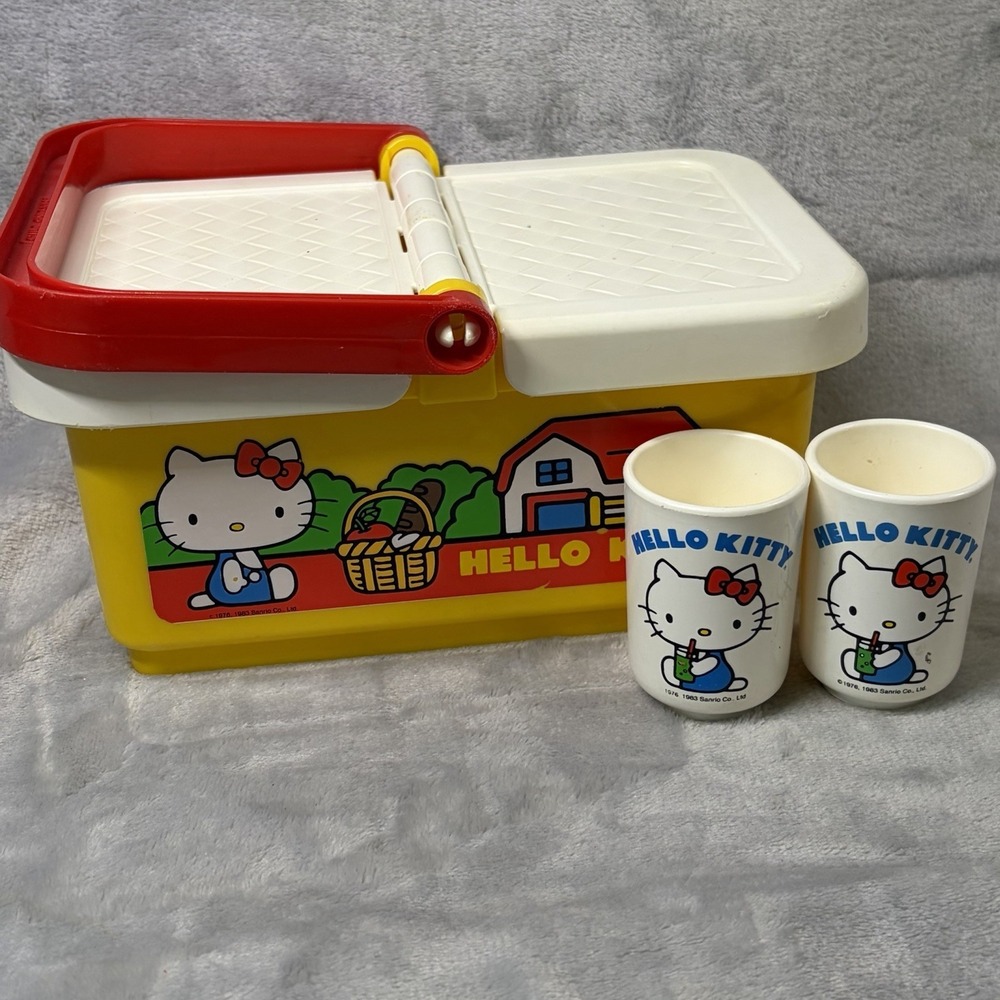 Vintage 1983 Sanrio Hello Kitty Plastic Picnic Basket Lunch Box 2 Cups Set